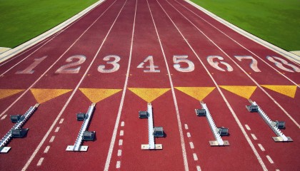 九游娱乐官方平台-_球迷全场助威：场边欢呼声此起彼伏_，球场球迷喊的什么