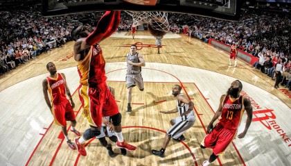 九游官网下载电脑版-_沙滩足球趣味秀：欢乐夏日的绝佳选择_，沙滩足球的玩法