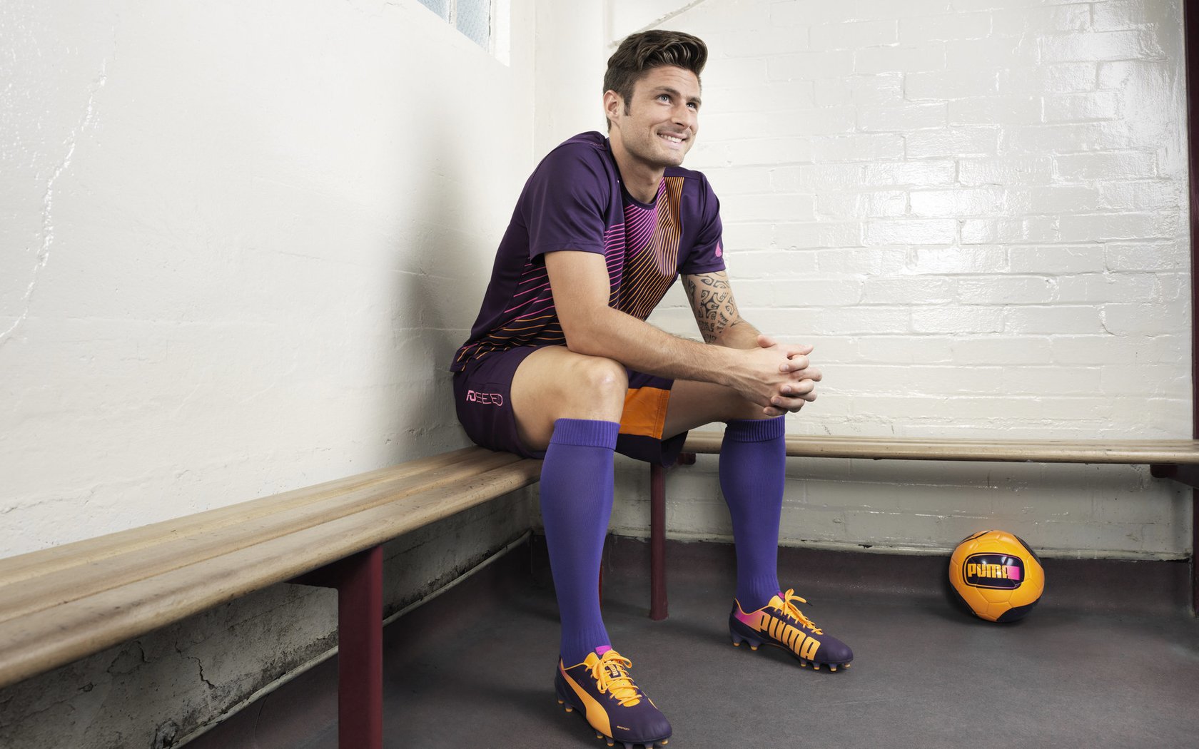 塞内加尔队中场贝尔特拉在巴黎奥运会上展现出强大的进攻组织能力